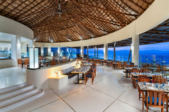Ocean and Pool front dining at Azul.