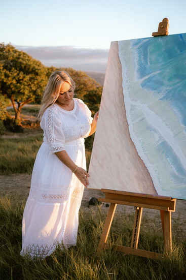 Chrissy Newman and her fluid art work