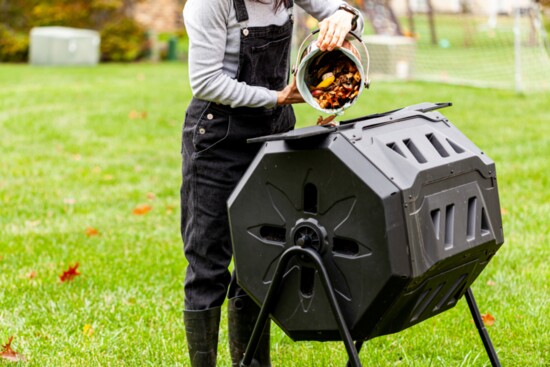 Rotating composter.