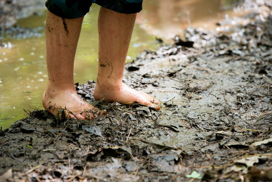 Exploring the outdoors helps children learn, develop curiosity, and get a sense of a world that is bigger than themselves. Photo: TimberNook