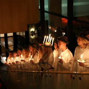 lucia%20procession%20in%20house%20of%20sweden-300?v=2