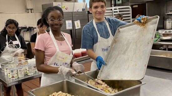 Healing meals volunteers in the kitchen.