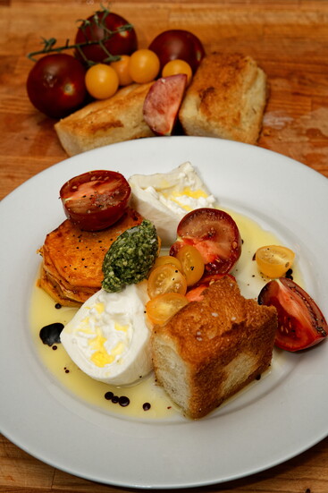 Finishing touches: arugula, fresh lemon zest, and brioche toast elevate this dish into a true culinary experience.