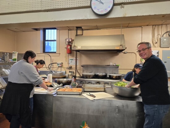 Gorbel volunteers in the kitchen