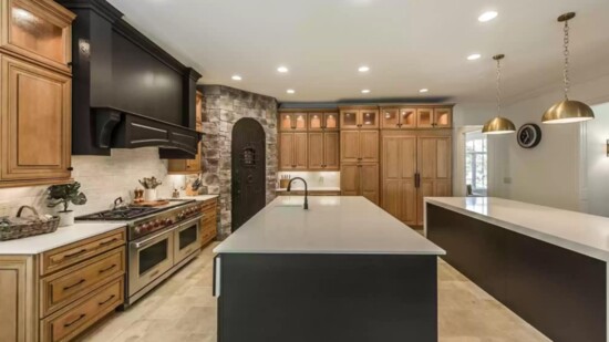 Mixed paint and wood kitchen example