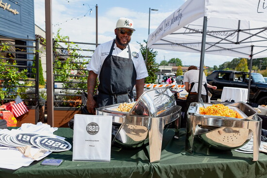 1029 Tavern providing food 