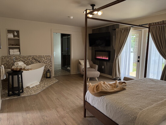 Suite at Inn at Tabbs Creek. Photo Credit: Inn at Tabbs Creek. 