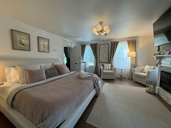 Suite at Inn at Tabbs Creek. Photo Credit: Inn at Tabbs Creek. 