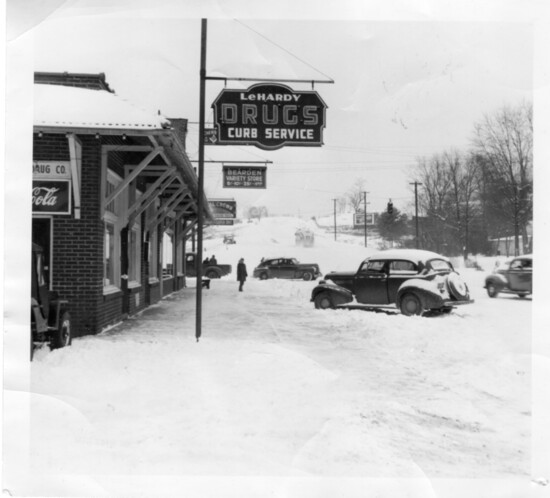 Julius C. LeHardy Drugstore at the foot of Bearden Hill, circa 1940 (Courtesy of David and Barbara Myers)
