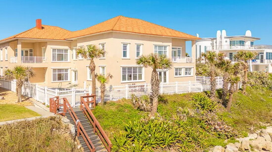 The Prettyman House sits on 90 feet of coastline in the “no-drive” zone 