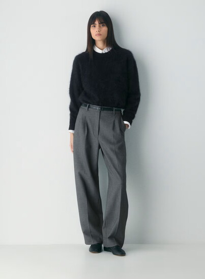 Aritzia Brushed Cashmere Relaxed Crew Sweate