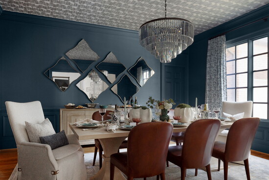 From traditional to casual, your table setting can set the mood for any holiday gathering.