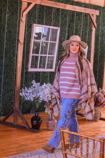 Aki Turtleneck Sweater (Blush/Cream)