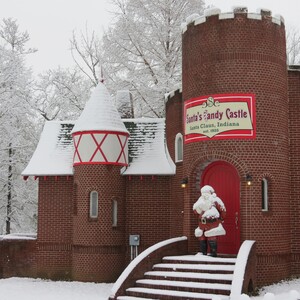 santas-candy-castle-exterior-winter%2040-300?v=1