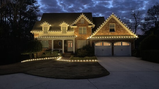 This home is dressed up beautifually for the holidays. 