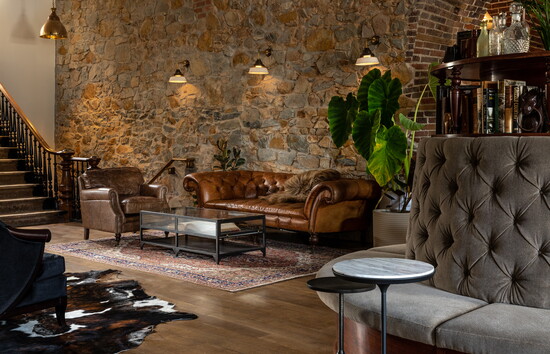 Kat Alves, Holbrooke hotel