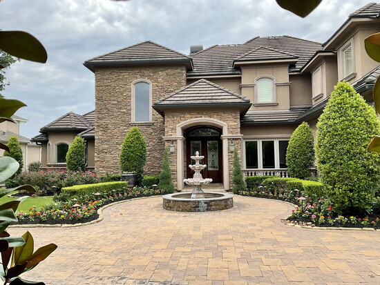 A regal entrance carefully designed. 