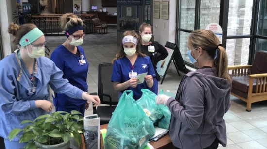 A Vibe Foods employee makes a delivery to frontline healthcare workers at Sky Ridge Medical Center.