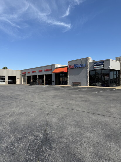 Tire World shop at 1211 Memorial Blvd. / Photo by Jon Gregory