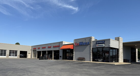 Tire World shop at 1211 Memorial Blvd. / Photo by Jon Gregory