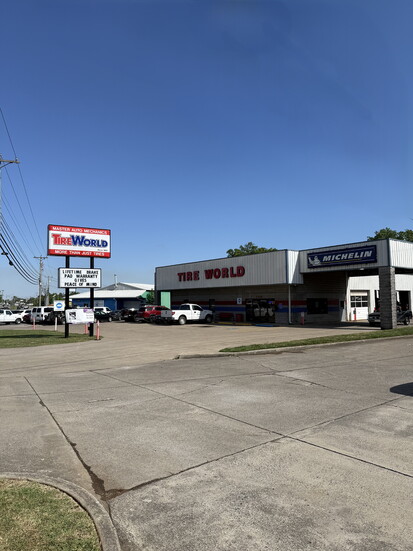 Tire World shop at 1406 NW Broad St./ Photo by Jon Gregory
