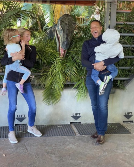 Craig Melvin and his family. Photo: @lindsaycz