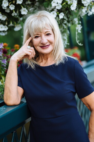 Gail Alzmann, registered jeweler, Bill Selig Jewelers