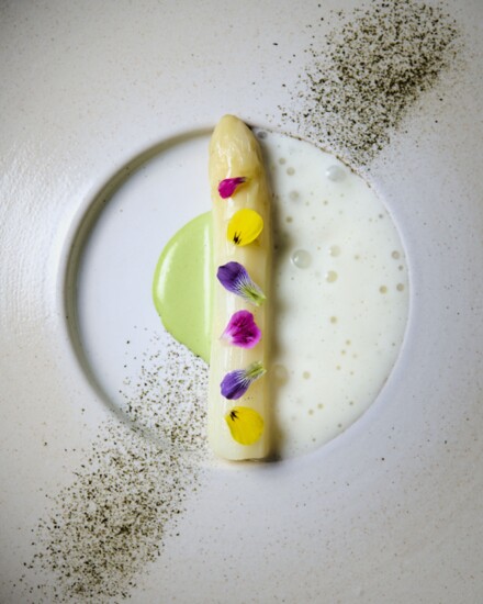 Dutch AAA white asparagus accompanied by asparagus and lemon emulsion. 