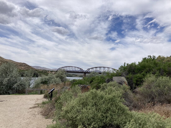 Park trails leading to Guffey Bridge