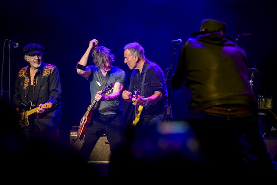 Bruce jamming with Johnny Rzeznik at Light of Day