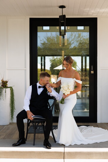 Jimmie and Kaitlyn Sherfy posing in front of The New Inn.