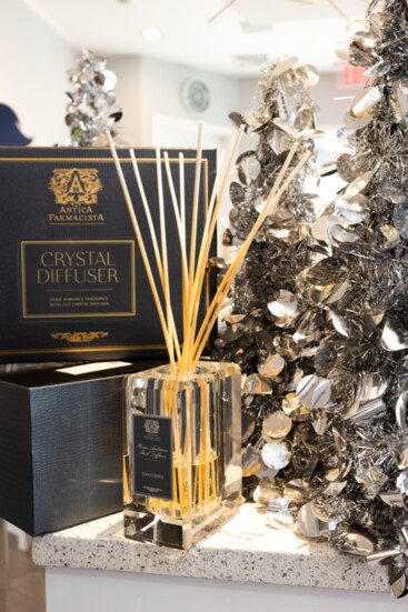 Stunning large crystal diffuser in braded gift box makes a great holiday gift. 