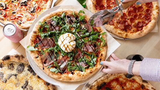Pizza takes center stage at Winston’s at Lakeway in the afternoon.