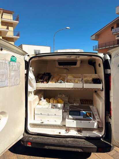 Mobile cheese truck 