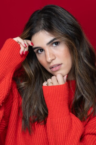 Lia’s beautiful eyes were the big draw here. The red on red approach framed her face wonderful spectacularly. 