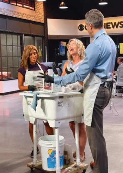 Tammy Stemas (center) from Detroit Dye House offers a tie-dye demonstration at CBS News Detroit.