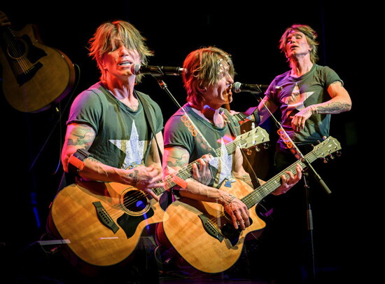 Rzeznik played an acoustic set at Light of Day