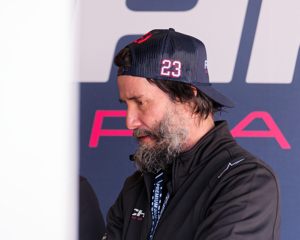 Keanu Reeves Races into Daytona