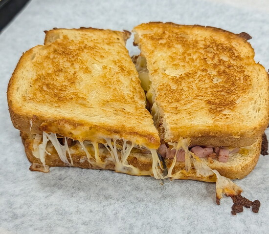 Roni's Grilled Cheese, Mac and Cheese Sandwhich