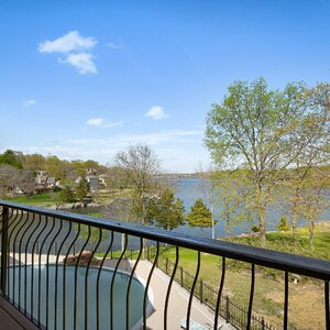 216%20locust%20lakefront%20view%20at%20lakewood%20sold%20by%20renee%20amey%20team-300?v=1