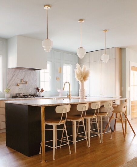 Modern lines, vintage charm, and a whole lot of heart—Joni’s kitchen is where style and soul gather.