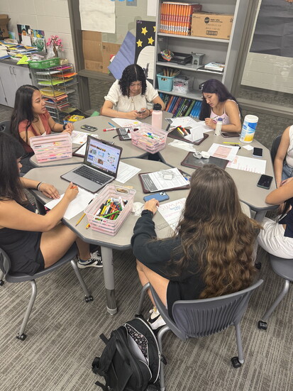 Learners in Den create summer bucket lists. 