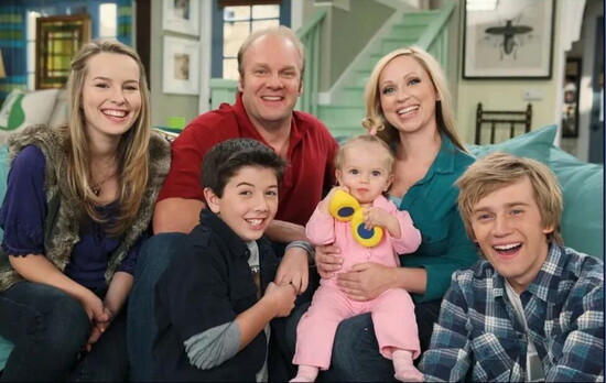 The Good Luck Charlie cast