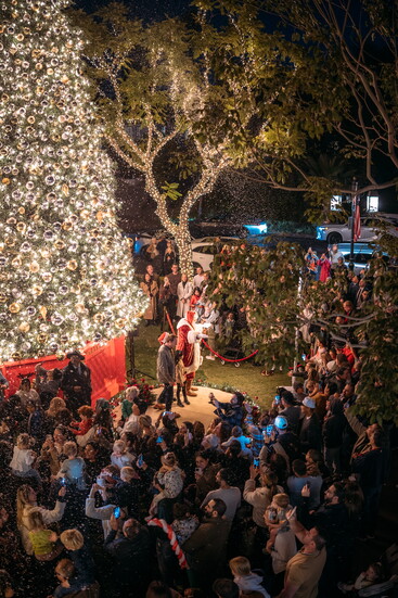 Locals gathering around Palisades Village's beloved Christmas tree