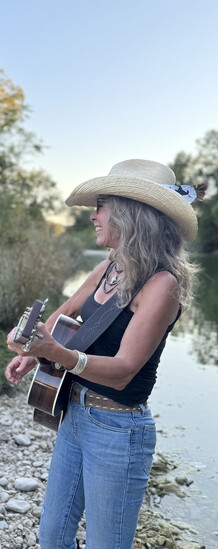 Mary Elizabeth - Photo by Anna Bradford