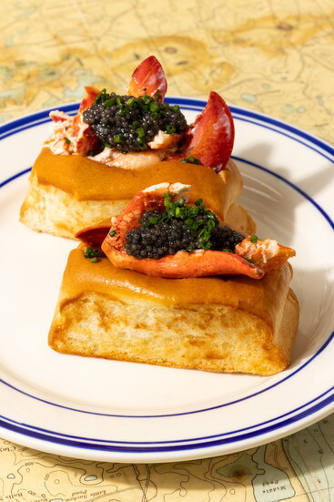 Mini lobster rolls with caviar 