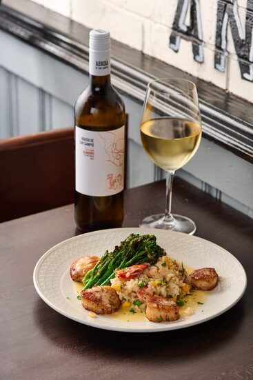 Hugo's Coastal flavors