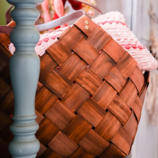 Sister’s WhimZy has these woven baskets in multiple sizes that are perfect to fill with gifts instead of using traditional gift bags. @sisterswhimzy