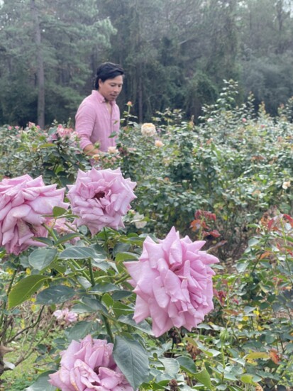 Shaw Nguyen in the rose garden