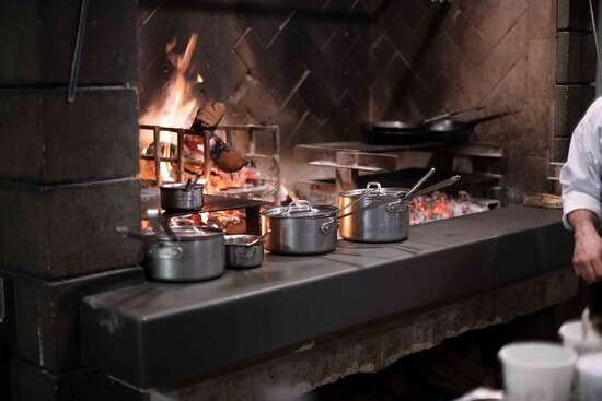 Open fire hearth cooking 